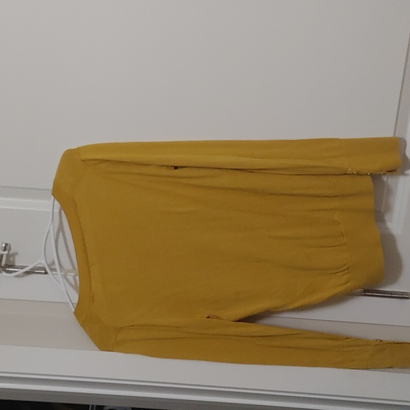 Mustard yellow banana republic sweater - Picture 4 of 4